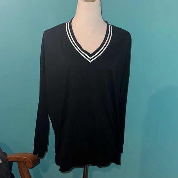 Pullover - Picture 1 of 5